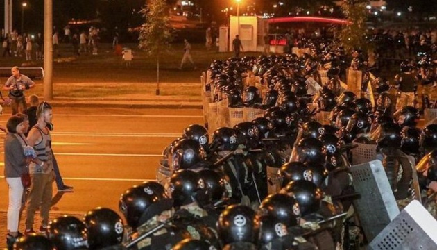 Протести у Білорусі: силовики залишили вулиці Мінська