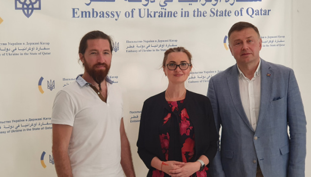 Ukraine’s ambassador meets with famous Ukrainian artists in Qatar