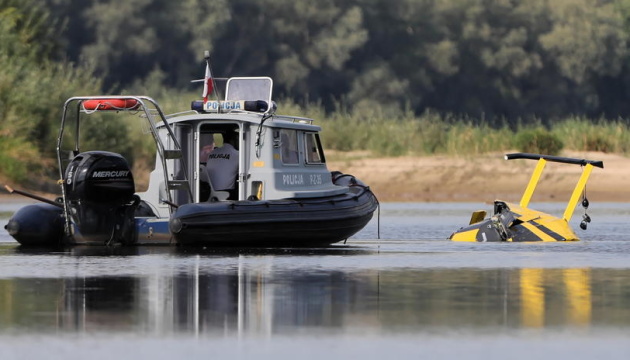 У Польщі гелікоптер впав у річку, є постраждалі
