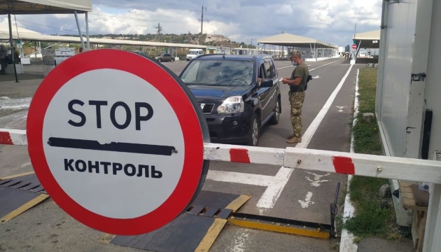 Окупанти пропускають людей через КПВВ на Донбасі повільно і не щодня — прикордонники