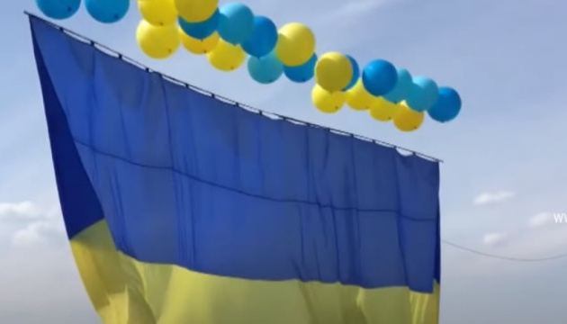Активісти запустили український прапор у небо над окупованим Кримом  