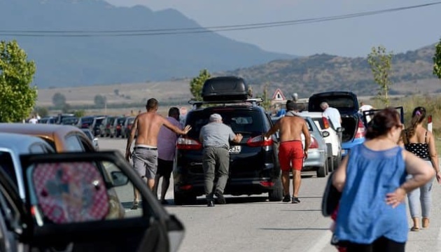 На албансько-грецькому кордоні тисячі людей застрягли без їжі і води