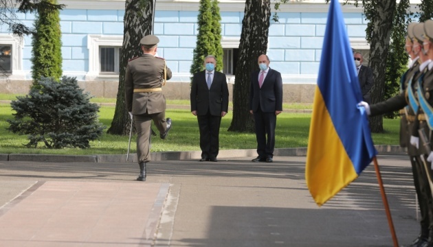 Secretario de Estado de Defensa de Reino Unido visita Ucrania