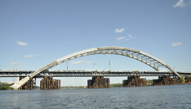 АМКУ відкрив справу про змову на торгах щодо будівництва Подільського мосту