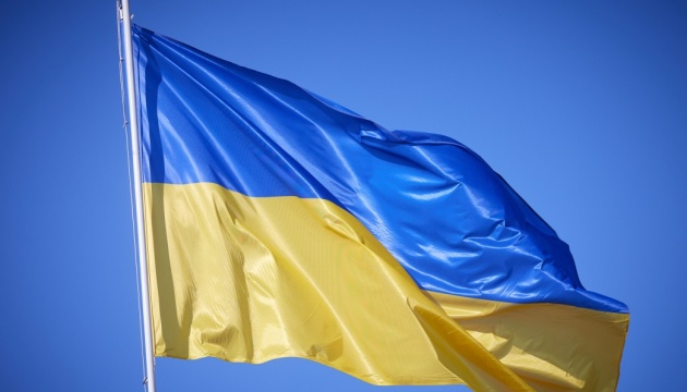 Синьо-жовтий прапор на Піку путіна альпіністи встановили на підтримку українських друзів