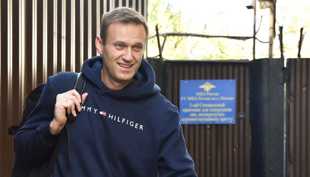Навальний вимагає повернути йому одяг, знятий у лікарні Омська
