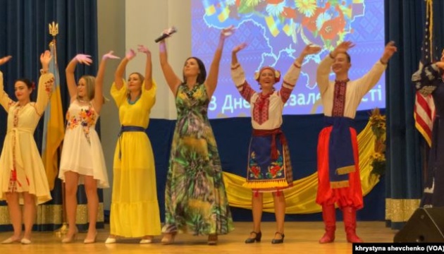 Українці в Каліфорнії відсвяткували День Незалежності онлайн