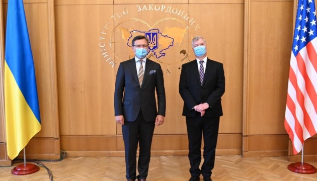 Кулеба й заступник держсекретаря США обговорили співпрацю і Білорусь
