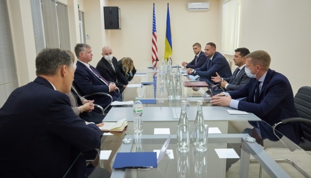 Biegun asegura a Zelensky que Ucrania tiene el apoyo bipartidista en Estados Unidos