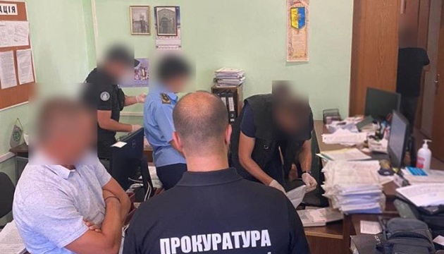 Одеських митників викрили у створенні схеми вимагання хабарів 
