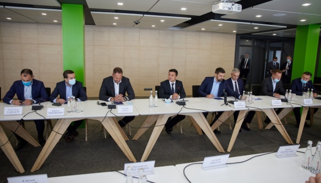 Ukrainian president meets with business representatives of Cherkasy region