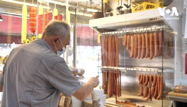 Українська крамниця в Нью-Йорку вже 50 років готує особливі ковбаси та шинки