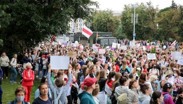 ОМОН блокує учасниць Жіночого маршу в Мінську