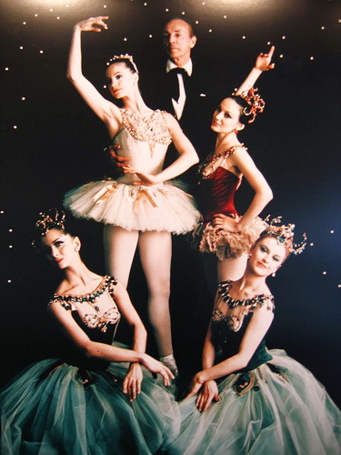 Джордж Баланчин с балеринами