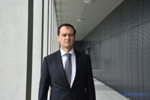 Україна вже зараз спроможна відігравати вирішальну роль в європейській обороні - представник при ЄС