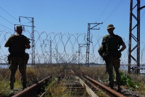 “Розовые озера – колючие провода”: как десантники ВСУ стерегут “ноль” на Крымском направлении