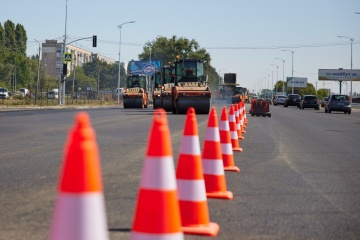 48% Ukraińców popiera budowę dróg za pieniądze funduszu „covidowego”