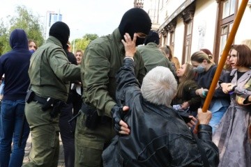 У Мінську розпочалася жіноча хода, є перші затримання