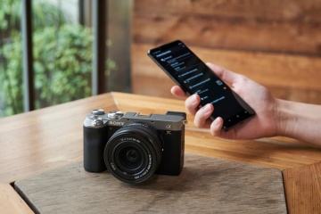 Sony представила найменшу та найлегшу повнокадрову камеру