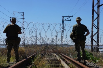 “Рожеві озера – колючі дроти”: як десантники ЗСУ стережуть “нуль” на Кримському напрямку