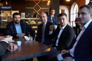 Кава на карантині: КСУ отримав подання про покарання для Президента