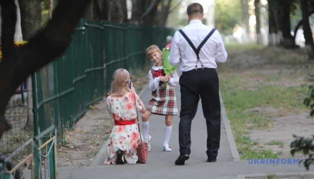 В Україні стартувала програма «Пакунок школяра»