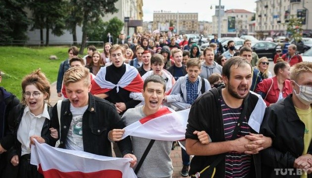 Загрози білоруської революції: ризик втручання і ризик розколу