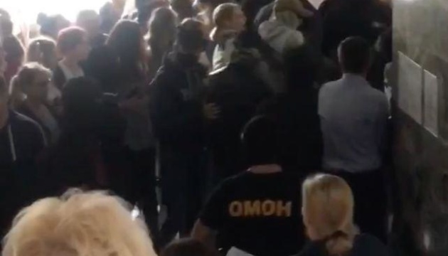 У Мінську студентів затримали після того, як вони заспівали 