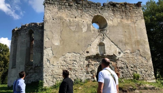Руїни костелу й бункер: на Тернопільщині хочуть облаштувати туристичний хаб