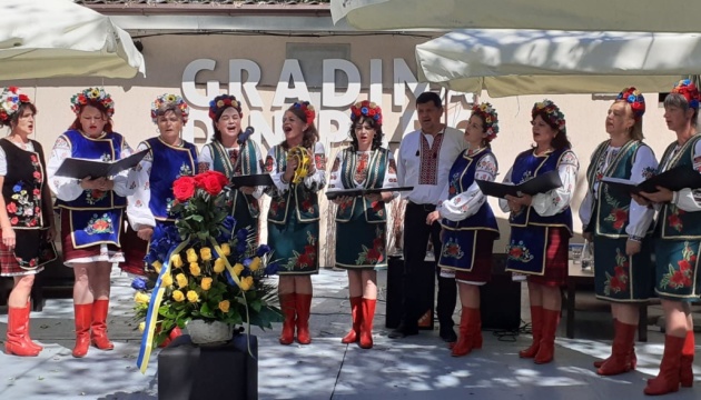 В Бухаресті відбувся перший фестиваль української пісні «Червона ружа трояка»