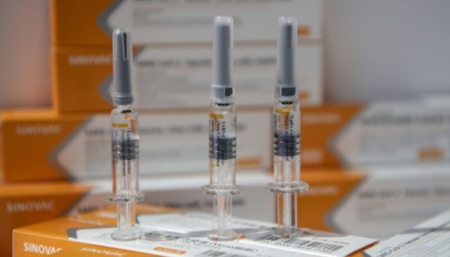 Китай презентував свої вакцини від COVID-19