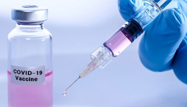 AstraZeneca призупинила тестування COVID-вакцини через побічний ефект у добровольця