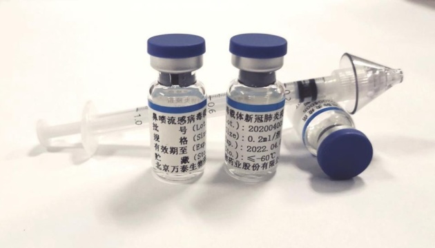 У Китаї готуються протестувати вакцину-спрей проти коронавірусу