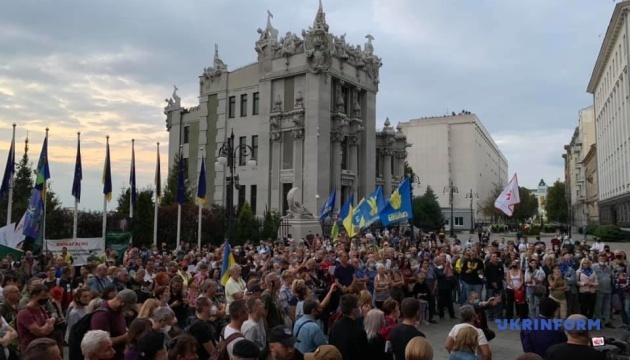 Патрулювання у Шумах: під ОП і резиденцією Зеленського - акції протесту