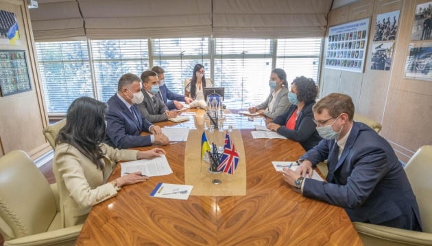 Avakov, British ambassador discuss fight against cybercrime and rehabilitation of veterans