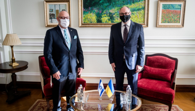Senik trata con el embajador de Israel el libre comercio entre los dos países