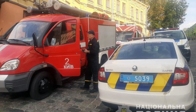 У Києві на Андріївському узвозі стався вибух, є постраждалі