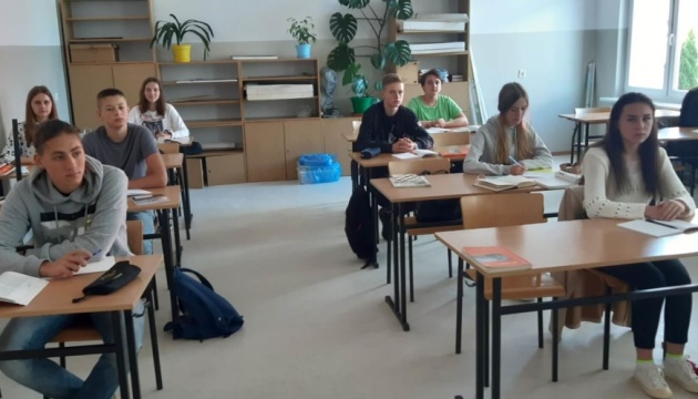Учнів українського ліцею в польському Білому Борі тестують на коронавірус