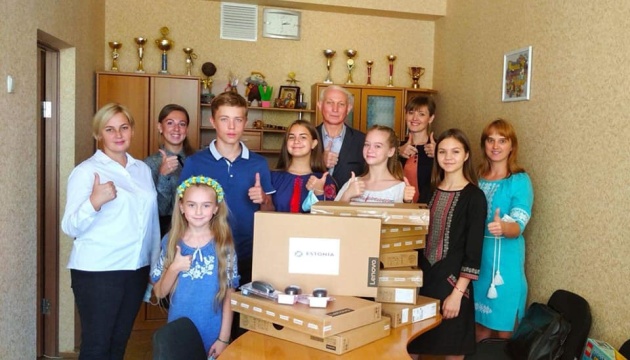 Українці Естонії підтримують кілька шкіл і дитячий центр на сході України
