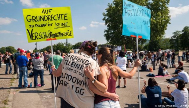У Німеччині та Іспанії - протести проти карантину