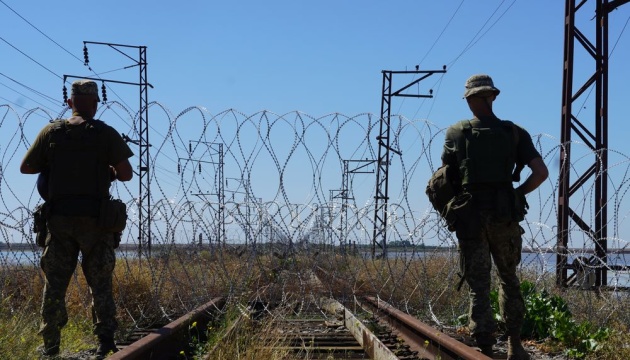 “Розовые озера – колючие провода”: как десантники ВСУ стерегут “ноль” на Крымском направлении