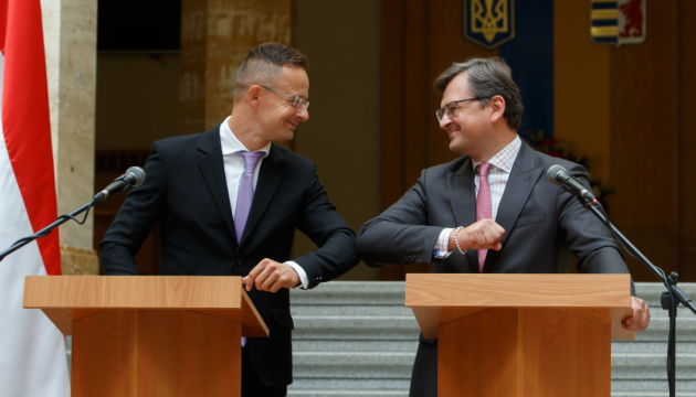 クレーバ外相、ハンガリー外相と民族マイノリティ問題を議論