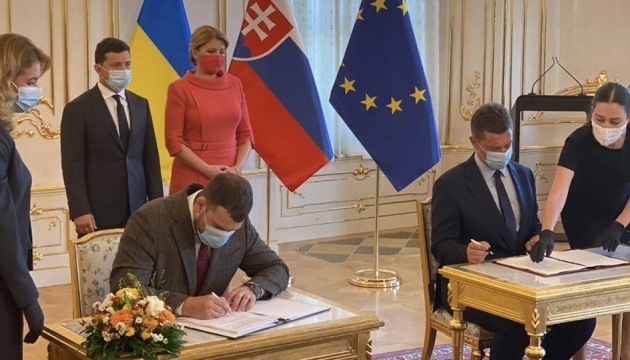 Ukraine, Slovakia sign agreement on resumption of Uzhhorod airport operation