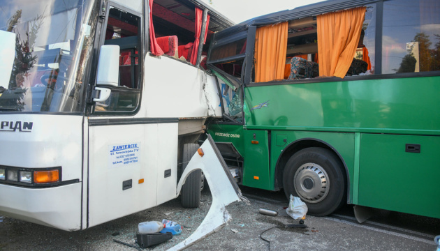 У Польщі зіткнулися два шкільні автобуси, є постраждалі