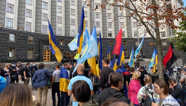 Студенты и преподаватели Олимпийского колледжа митингуют под Кабмином Студенты и преподаватели Олимпийского колледжа митингуют под Кабмином