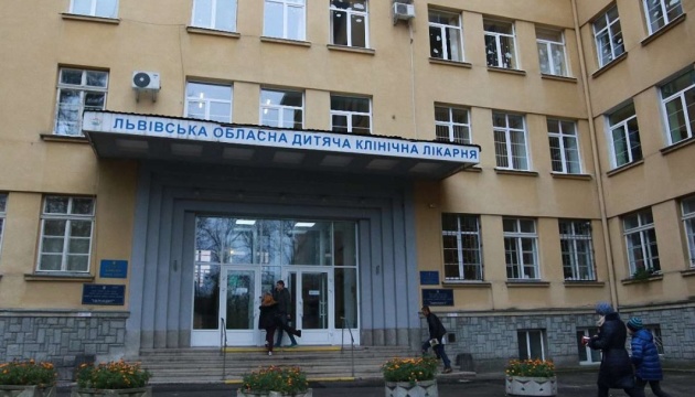 У Львові шукають донорів для трирічної дівчинки з COVID-19, яка вже два тижні підключена до ШВЛ У Львові шукають донорів для трирічної дівчинки з COVID-19, яка вже два тижні підключена до ШВЛ