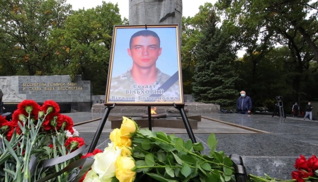 Absturz von Militärflugzeug: Trauerfeier für gestorbenen Militärstudenten Vitali Wilchow in Charkiw