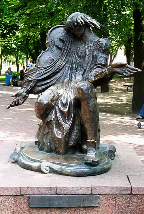 Памятник Максиму Березовскому у Глухові