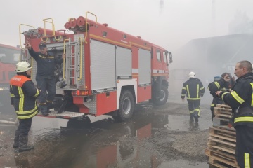 Під Києвом - пожежа на підприємстві з переробки хімікатів, є постраждалі