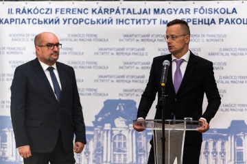 Ungarischer Außenminister warb am Wahltag für „Partei der Ungarn in der Ukraine“